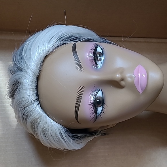 Black and white wig - Picture 4 of 4